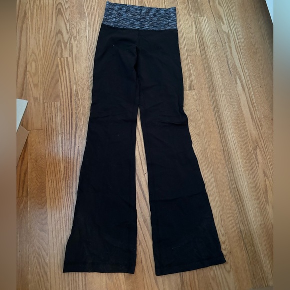 Lululemon yoga pants - Picture 2 of 3